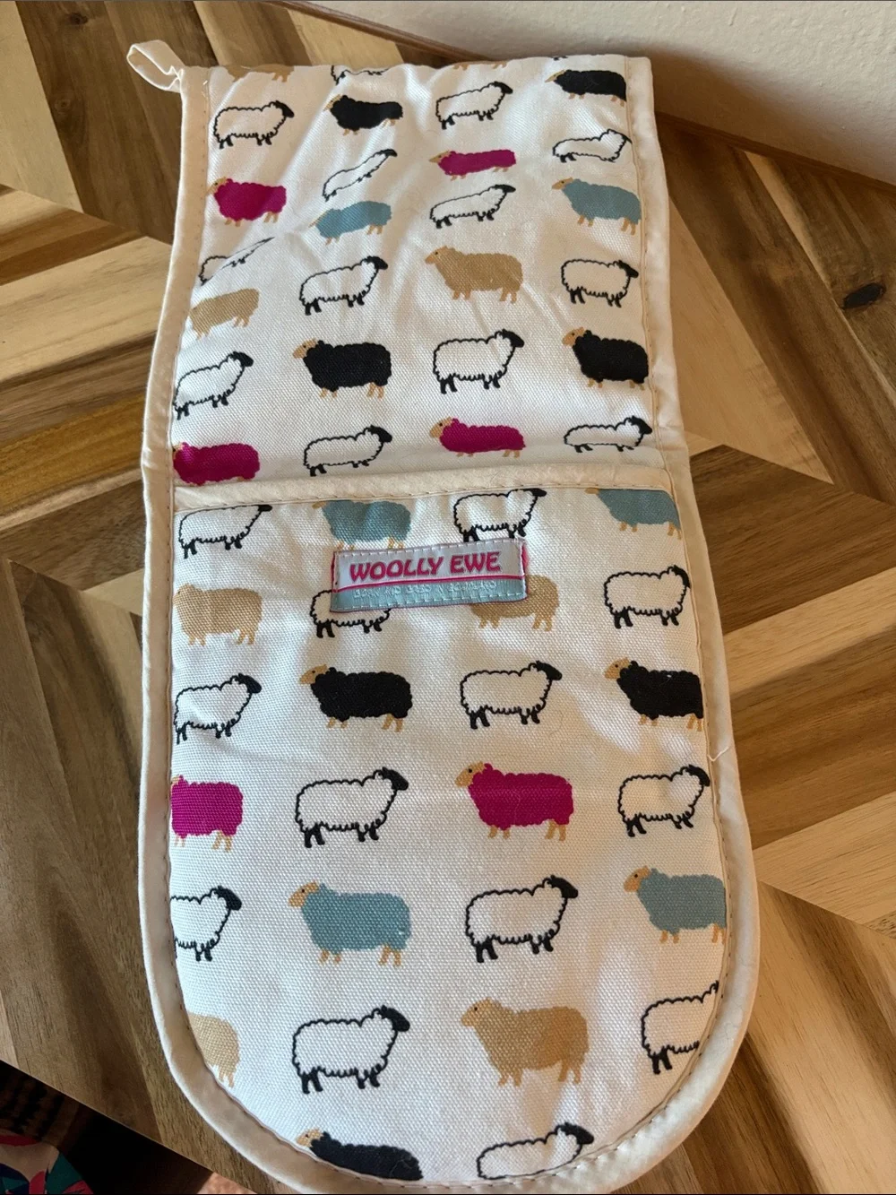 Woolly Ewe oven mitt